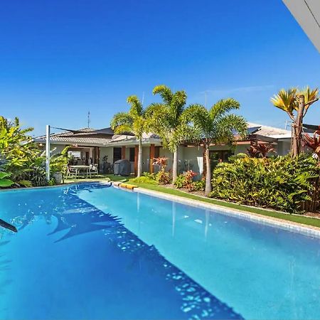 Broadbeach Bungalow - Heated Pool - Sleeps 7 Gold Coast Dış mekan fotoğraf